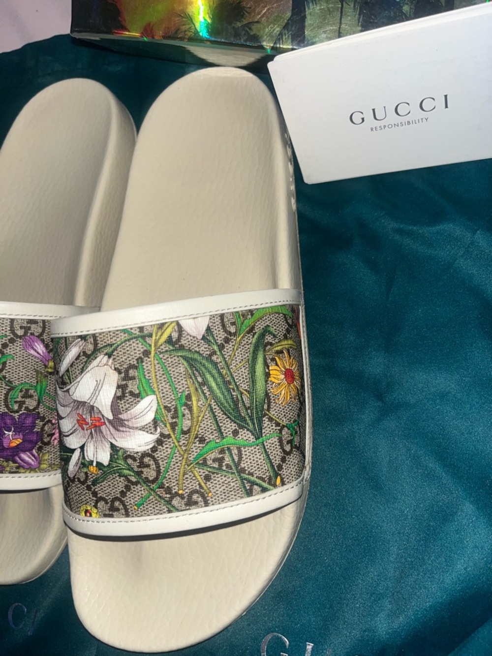 Gucci White Floral Monogram Slide Sandals with Multicolor Botanical Print